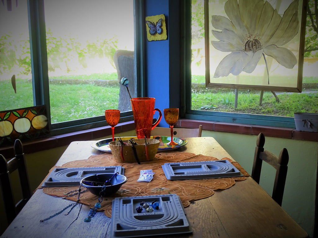 Association Creare Per Vivere Open Studio Workshop: Repair/Up-Cycle Your Broken Jewelry, Thursday Afternoons 4-6PM, (or scheduled to suit). €12.50/per person.