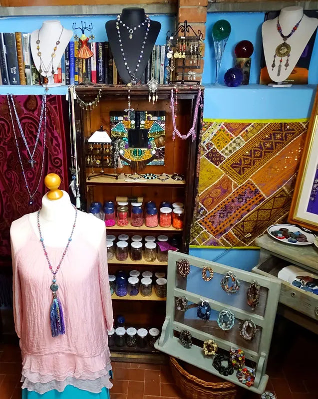 Association Creare Per Vivere Open Studio Workshop: Repair/Up-Cycle Your Broken Jewelry, Thursday Afternoons 4-6PM, (or scheduled to suit). €12.50/per person.