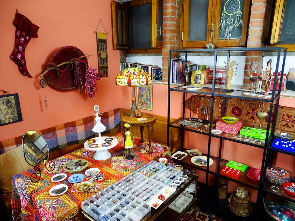 Association Creare Per Vivere Open Studio Workshop: Repair/Up-Cycle Your Broken Jewelry, Thursday Afternoons 4-6PM, (or scheduled to suit). €12.50/per person.