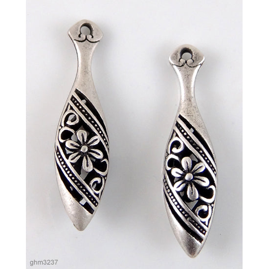 High quality Zinc alloy "Zamak" decorative drops. Antique Silver finish.  Each bead measures 40mm end-to-end.