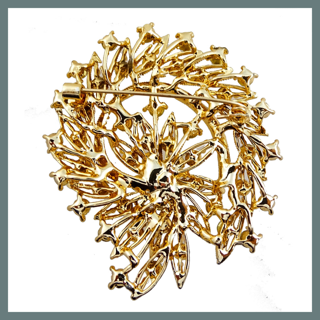 Vintage-Style Brooch: Sparkling Clear Crystal