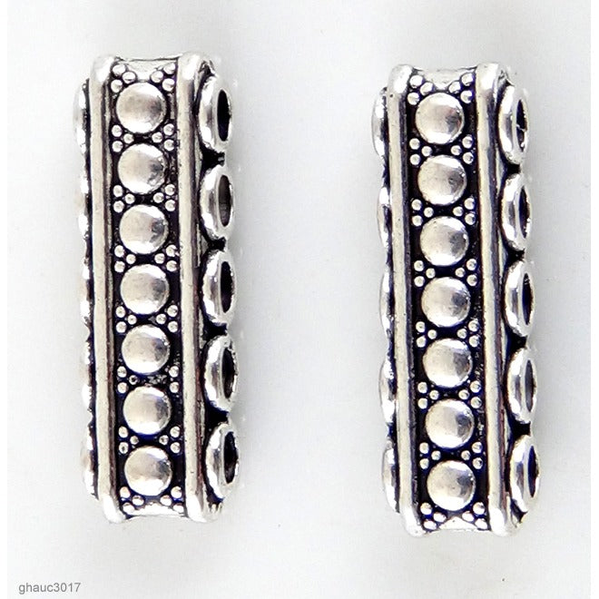 High quality Zinc alloy "Zamak" beads with silver-plated finish.  Each bead measures 23mm end-to-end.