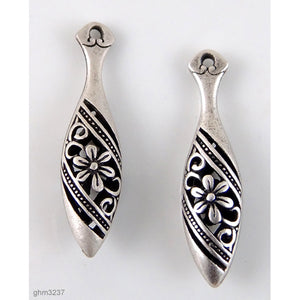 High quality Zinc alloy "Zamak" decorative drops. Antique Silver finish.  Each bead measures 40mm end-to-end.